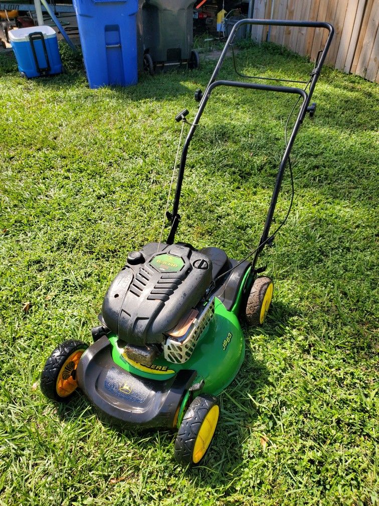 John Deere JS63 Briggs Stratton Push Mower