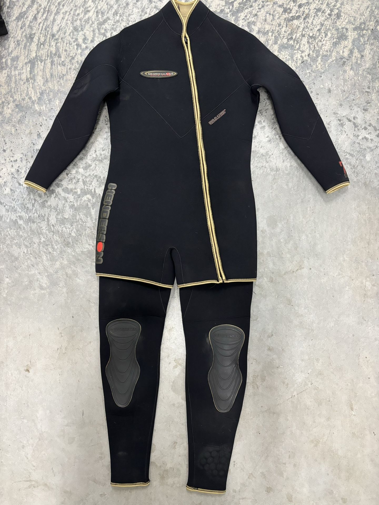 HENDERSON Gold Core Technology Large Wet Suit