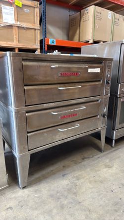 Commercial pizza oven