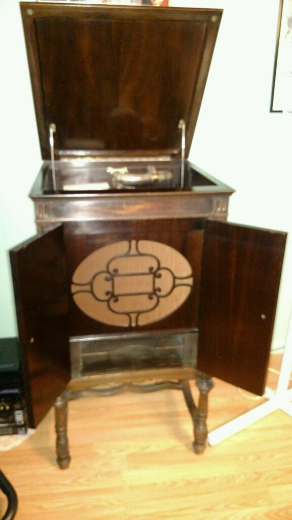 Brunswick Seville Phonograph for Sale in Watertown, CT - OfferUp