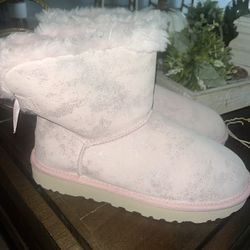 Girl’s uggs New 