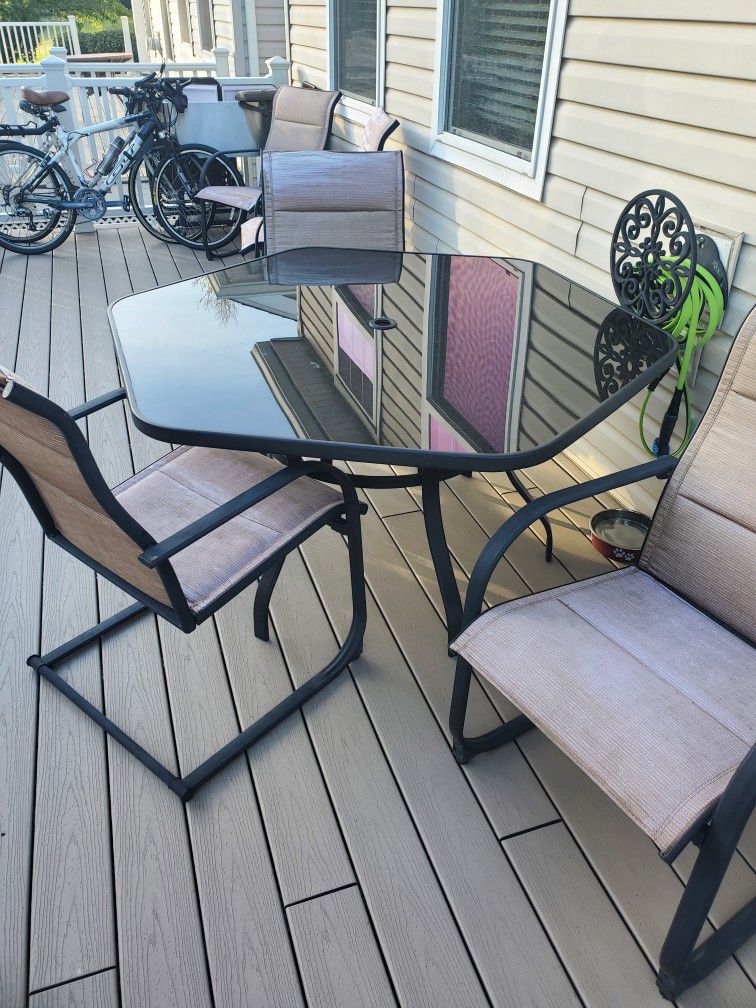 FREE Patio Table & 6 Chairs 
