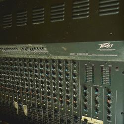 Peavy XR 1600C stereo powered mixing console