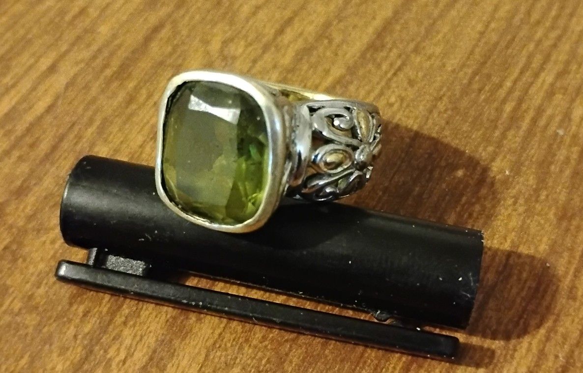Green Stone Size 7 Ring