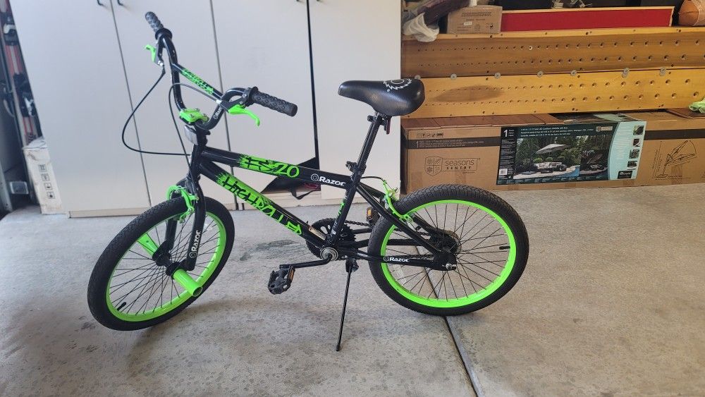 Razor High Roller BMX/Freestyle Bike 20 Inch, Razor A Kick Scooter