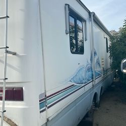 1998 Dolphin 40 Ft RV