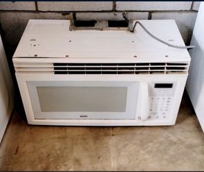 MICROWAVE... 30 WIDE EXCELLENT CONDITION AND VERY CLEAN