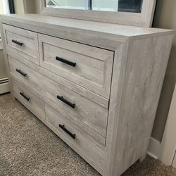 Dresser With Mirror