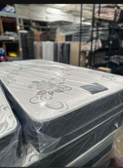 Twin Mattress And Boxspring / Colchones Deluxe Nuevos