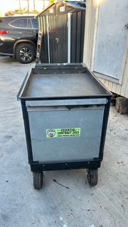 Carro para andar la herramienta en el trabajo