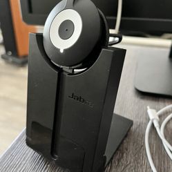 Headsets . Keyboards. Monitors . Phone Conectora 