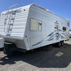 2006 Weekend Warrior 28’ Front Sleeper Toy Hauler