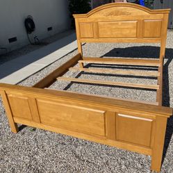 Solid Maple Wood Queen Size Bed Frame 
