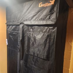 2'x4' GORILLA GROW TENT AND Kind LED Light
