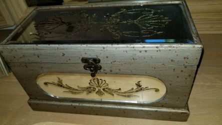 Beautiful antique wooden jewelry keepsake box with mirror