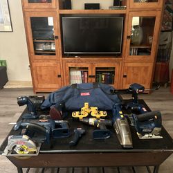 Ryobi Set 10 Tools 3 Good Batteries, Charger And Bag And Extra Saw Blades, Blades For Other Tools, Sanding Disc Also Included