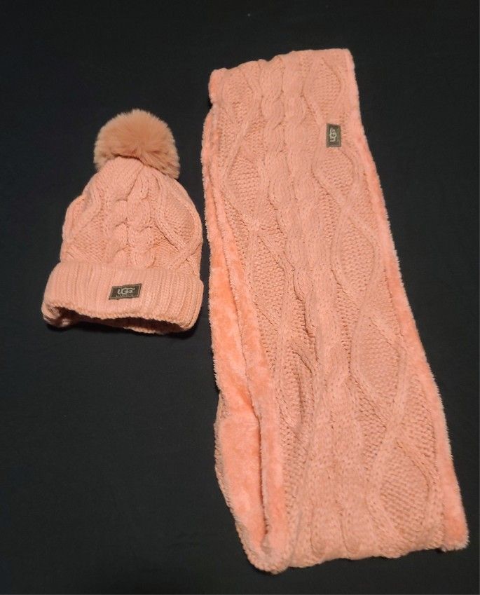 UGG Australia Pink Cozy Infinity Scarf And Hat Knit and Soft Fleece Super Cozy