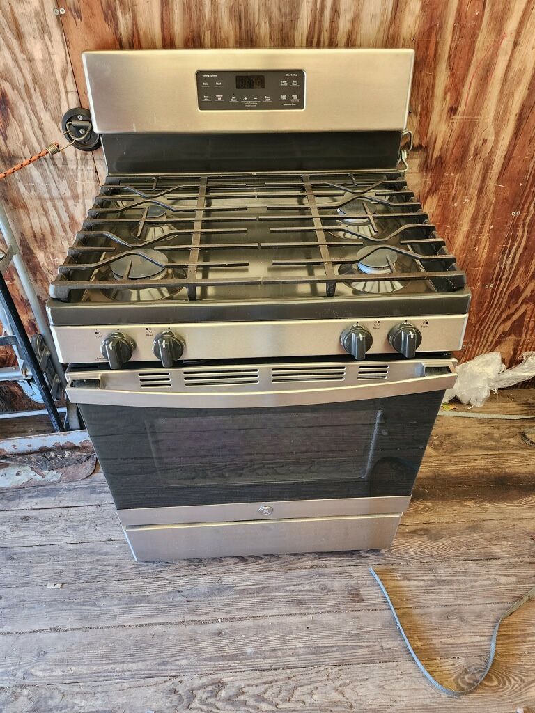 GAS STOVE