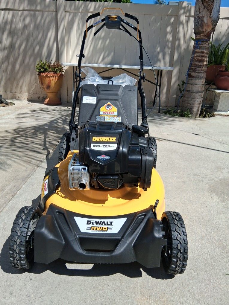 Dewalt 21" 163cc GAS Self Propelled Lawn Mower