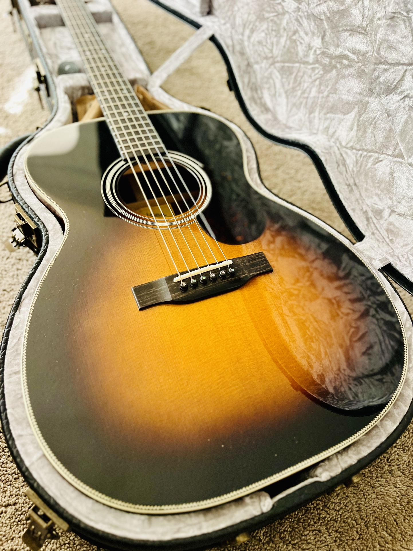 Eastman E20OM-TC Acoustic Electric Guitar