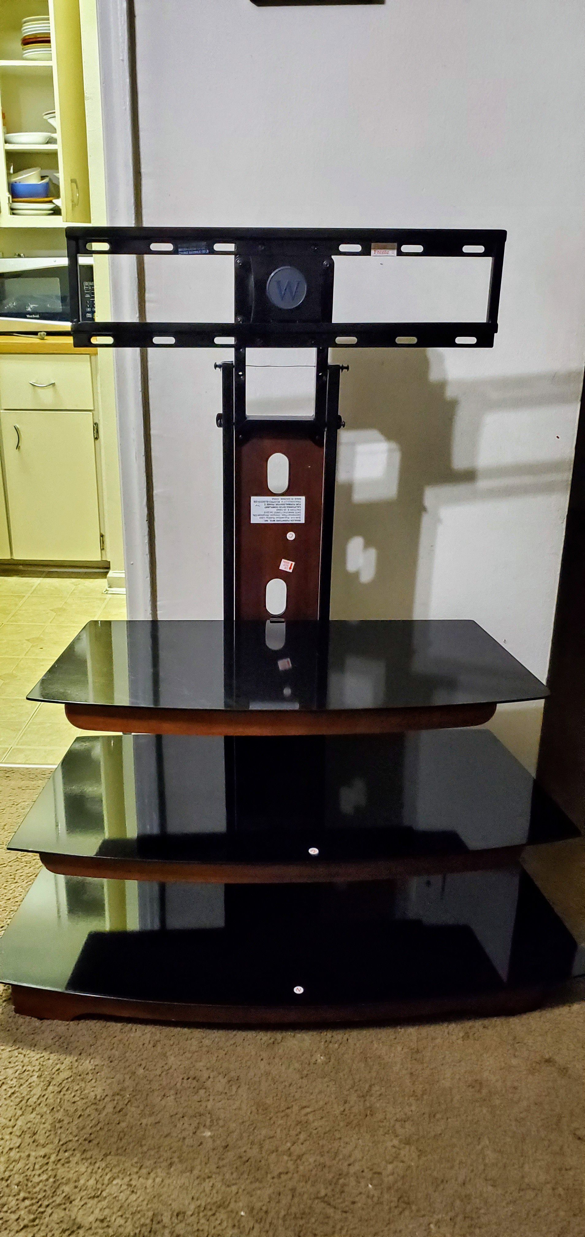 Very good TV stand maximum 135 lbs load