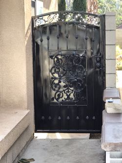 Gate