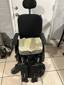Quantum J4E ⚡️ wheelchair $600 Puo on 59th Ave in camelback, serious inquiries only