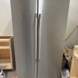 🧊 FOR SALE: Maytag Stainless Steel Side-by-Side Refrigerator – Like New! 🧊