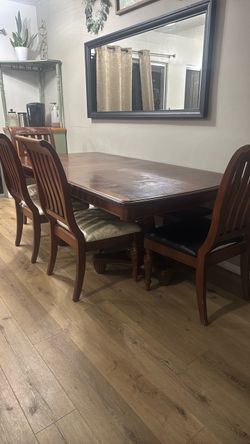 Dinning room table and chairs