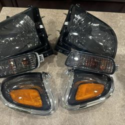 Brand New Headlight Corner & Turn Signal Light Compatible with 2001-2004 Toyota Tacoma Replacement