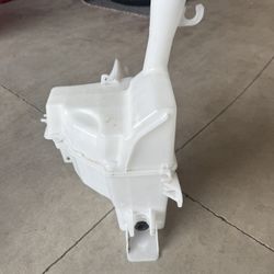 Hyundai Elantra Washer Fluid Reservoir OEM Part# 98610-F3000