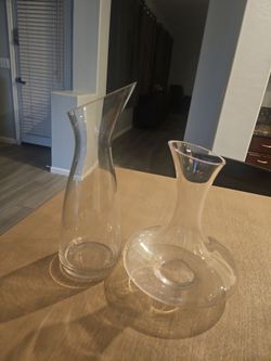 Wine decanter set.