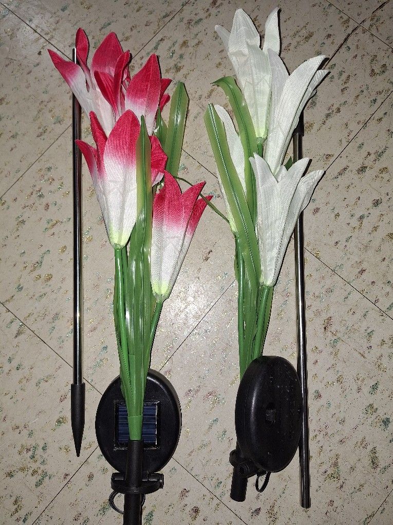 2 Solar Flower Yard Decor New