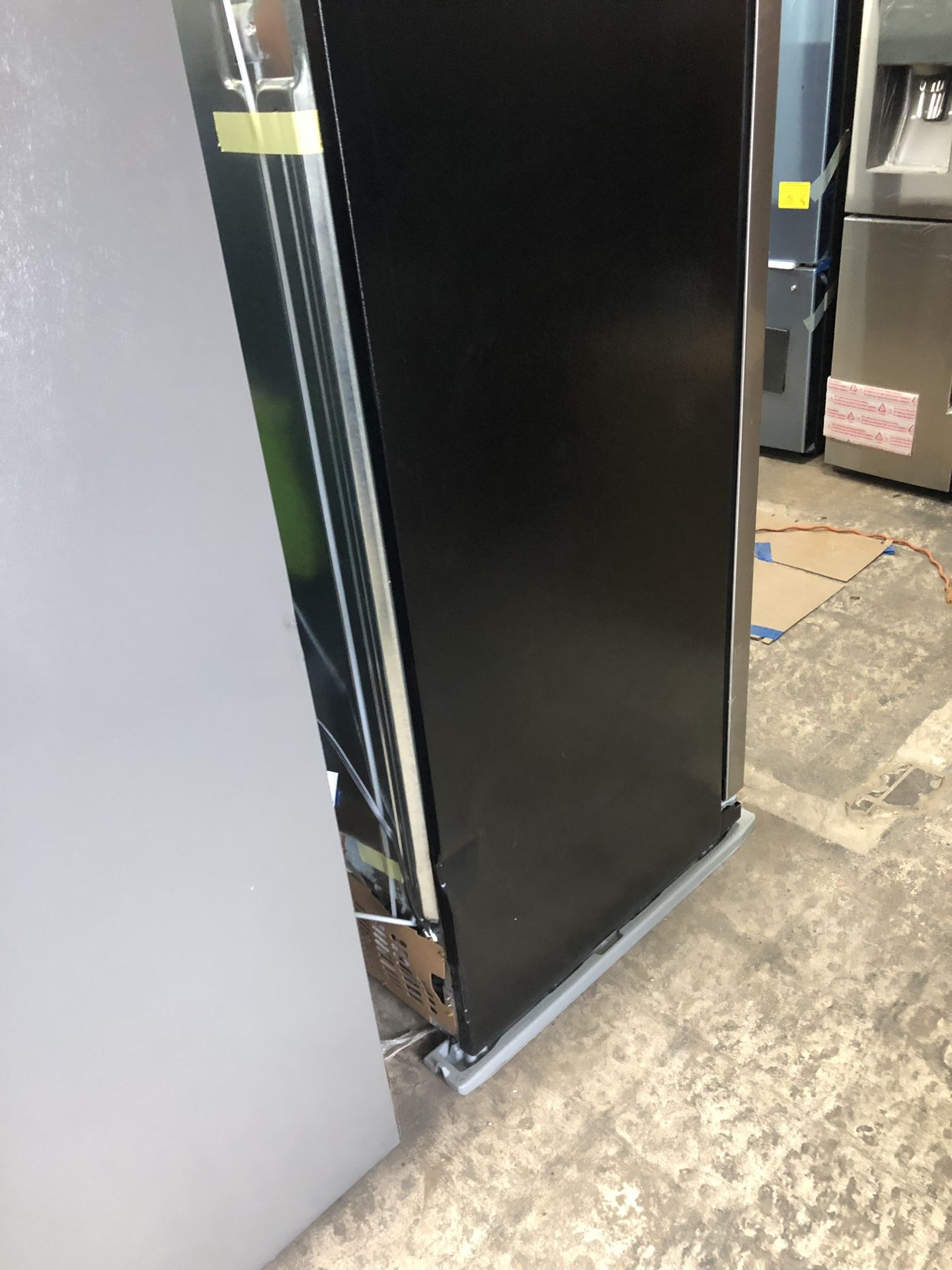 New Amana refrigerator ASI2575GRs