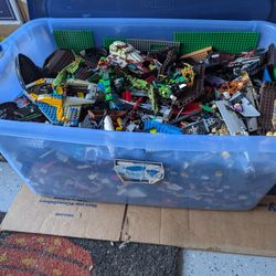 Huge 120 Quart Tub of Legos - Star Wars, Harry Potter, Super Heros, and More