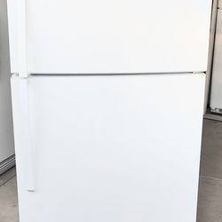 Whirlpool White Top Freezer Refrigerator 