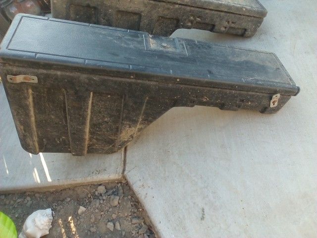 Two black side tool box for full side truck