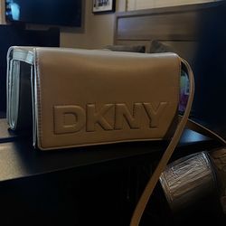 DKNY crossbody bag tan/nude 🧸