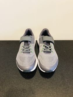 NEW Under armor shoes for kids 2.5Y