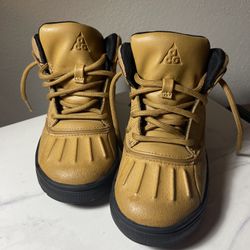 Nike ACG Woodside Size 10c Wheat / Black  Snow Hiking Boots