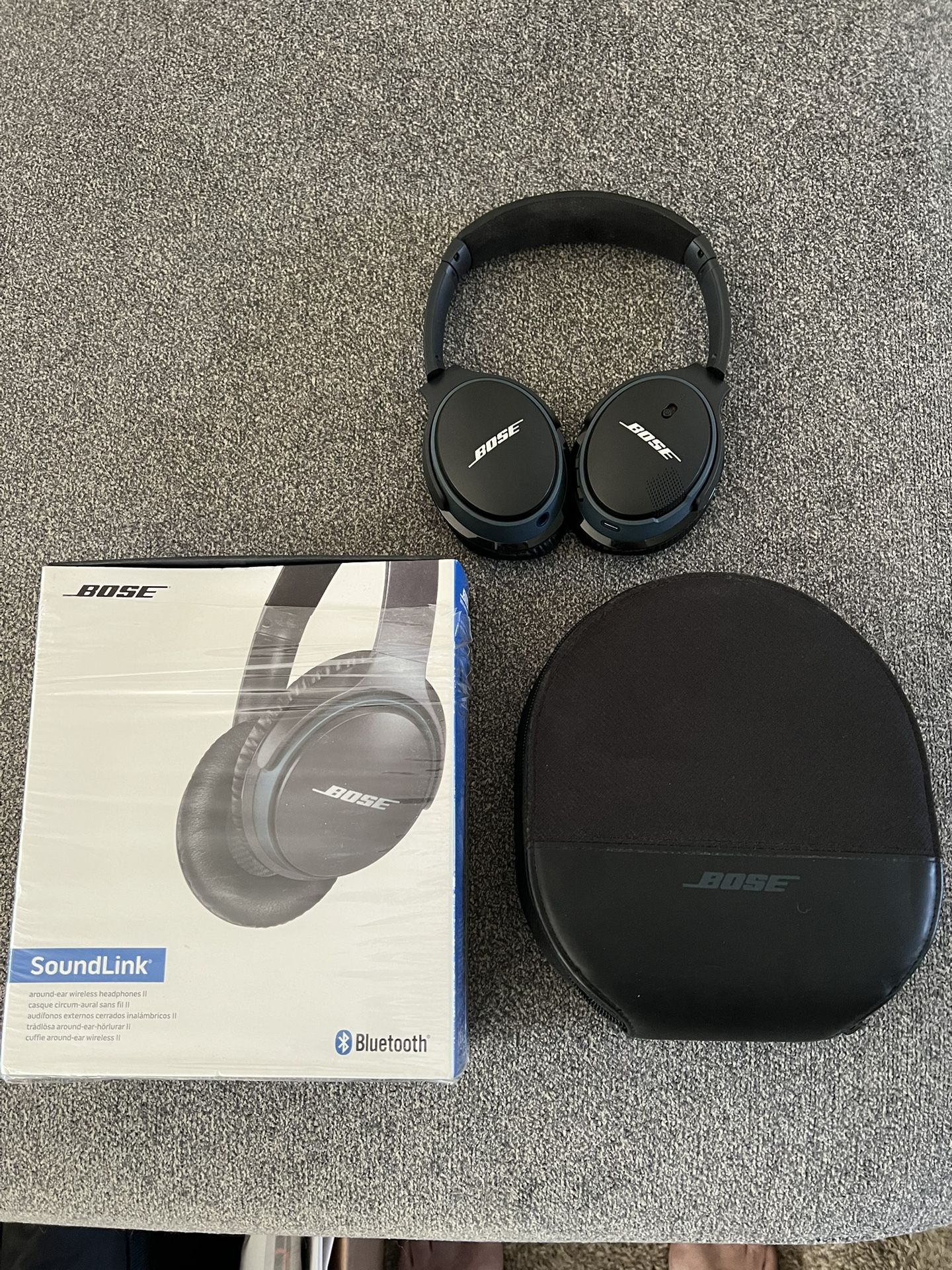 Bose SoundLink around ear Wireless Headphones II - Great Condition