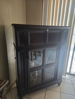 Bar Cabinet/Hutch