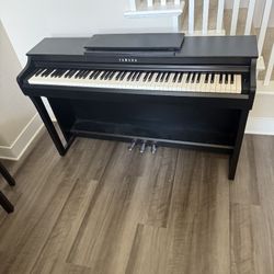 Piano Yamaha CLP 825