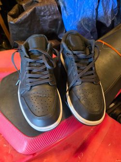 Mens nike shoes size 10.5