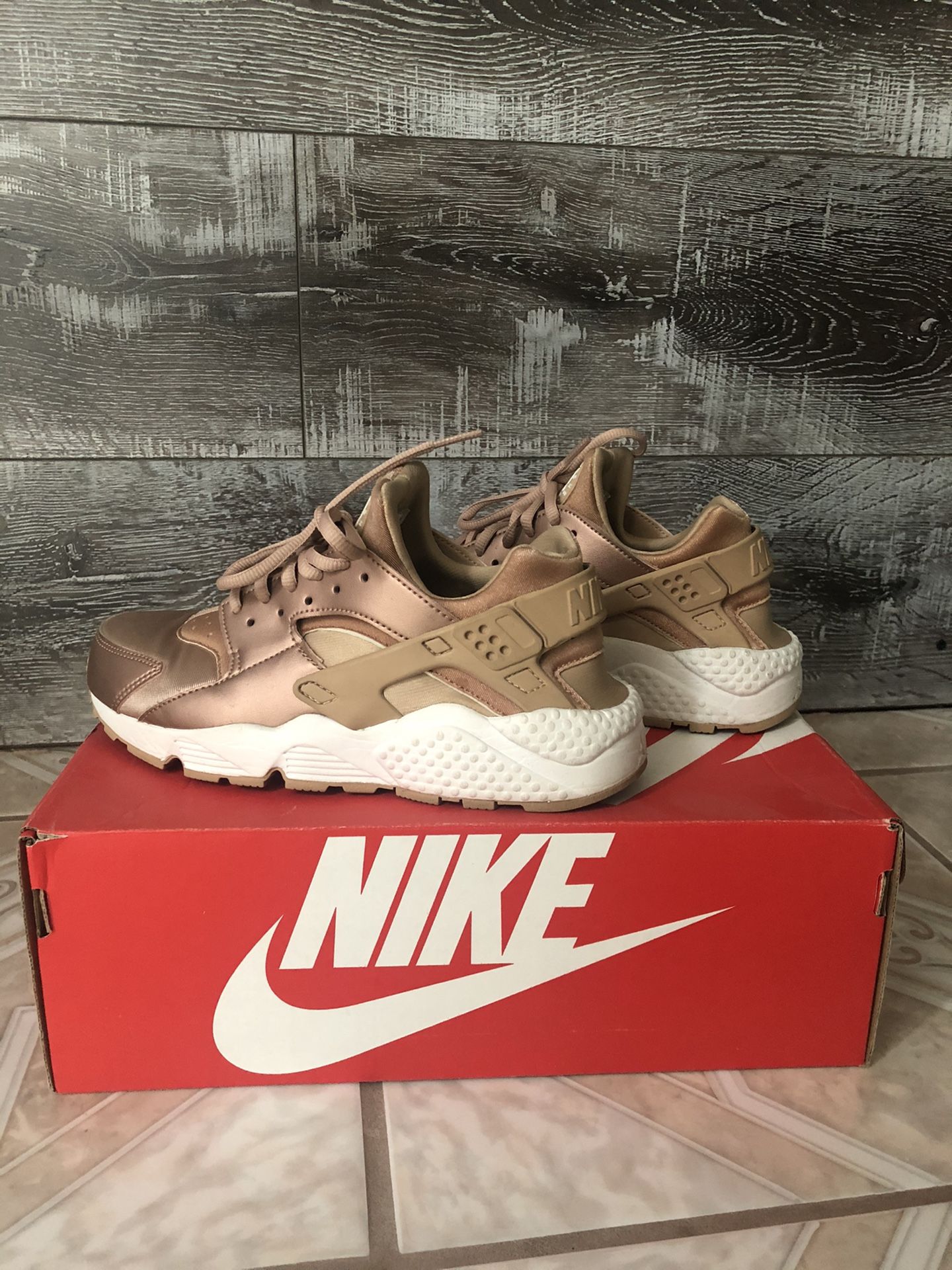 Nike Air Huarache Run, Rose gold size women
