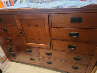 dresser and 2 nightstand set