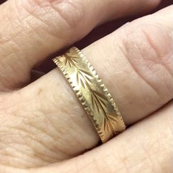 14K Yellow Gold Wedding Band Sz 9.5