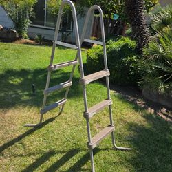 3 step pool ladder