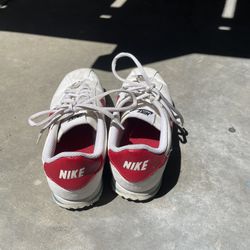 NIKE SIZE 5 YOUTH