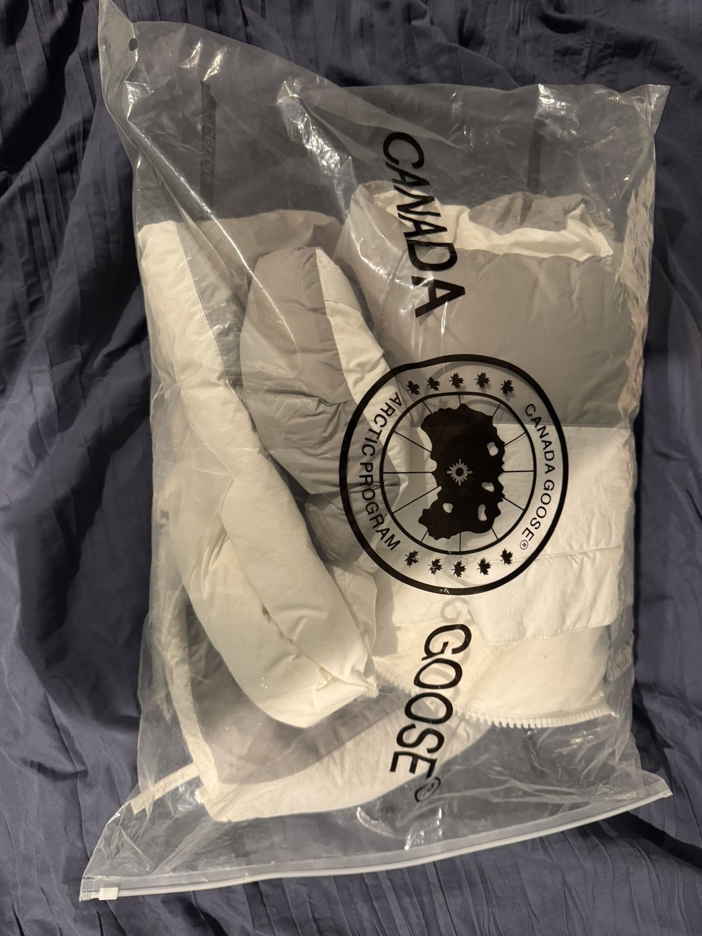 Men’s Vest,Canada Goose.Brand New,size Medium (M)White.